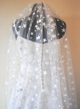 Load image into Gallery viewer, Light Ivory Celestial Bridal Veil