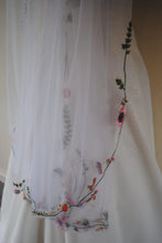Load image into Gallery viewer, White Lace Flower Edge Fingertip Length Floral Embroidered Edge Bridal Veil