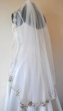 Load image into Gallery viewer, Rose Embroidered Lace Edge Bridal Veil