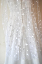 Load image into Gallery viewer, Light Ivory Celestial Bridal Veil