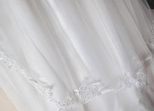 Load image into Gallery viewer, Light Ivory Lace Edge Bridal Veils, Sequin Embroidered 150cm Wedding Veil Handmade simple soft tulle veil with lace and comb