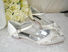 Load image into Gallery viewer, Ivory Flat Satin Bridal Sandals Floral Beading Size UK9