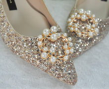 Load image into Gallery viewer, Champagne Gold Glitter Bridal Shoes with Block Heel and Pearl Brooch Decoration UK6/US8.5