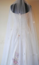 Load image into Gallery viewer, Beautiful 250cm wedding veil Pink embroidered flowers, floral wedding veil, white bridal veil with exquisite floral embroidery