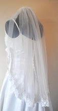 Load image into Gallery viewer, Beautiful White Bridal Veil, White 1 Tier Wedding Veil with Flower Leaf Detailed Edging