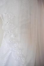 Load image into Gallery viewer, Beautiful White Bridal Veil, White 1 Tier Wedding Veil with Flower Leaf Detailed Edging