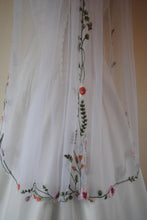 Load image into Gallery viewer, White Lace Flower Edge Fingertip Length Floral Embroidered Edge Bridal Veil