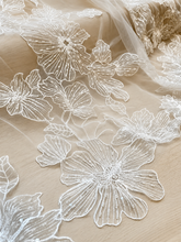 Load image into Gallery viewer, Cathedral Morning Glory' embroidered vei