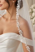 Load image into Gallery viewer, Leaf Detailed Veil | White or Ivory | 100 - 300cm