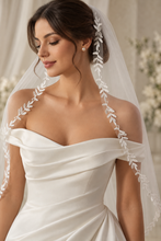 Load image into Gallery viewer, Leaf Detailed Veil | White or Ivory | 100 - 300cm