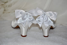 Load image into Gallery viewer, Personalised Bridal Shoe Clips