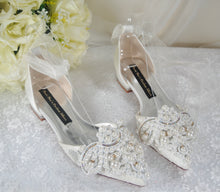 Load image into Gallery viewer, Crochet Lace Flats - Large Pearl Appliqué