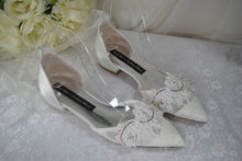 Load image into Gallery viewer, Crochet Lace Flats - Small Pearl Appliqué