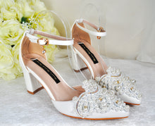 Load image into Gallery viewer, Peal Applique Block Heels