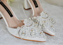 Load image into Gallery viewer, Peal Applique Block Heels