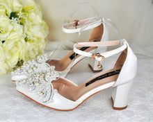 Load image into Gallery viewer, Peal Applique Block Heels