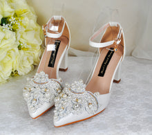 Load image into Gallery viewer, Peal Applique Block Heels