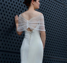 Load image into Gallery viewer, Pearl Bolero and Gloves/Sleeves