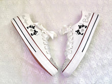 Load image into Gallery viewer, Kissing Mice