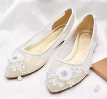 Load image into Gallery viewer, White Floral Embroidered Flats

