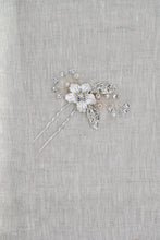 Load image into Gallery viewer, Crystal Flower Hair Pin