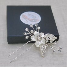 Load image into Gallery viewer, Crystal Flower Hair Pin