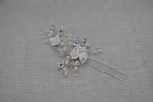 Load image into Gallery viewer, Floral Hair Pin