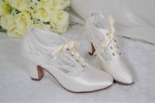 Load image into Gallery viewer, Block Heel Boots | White or Ivory