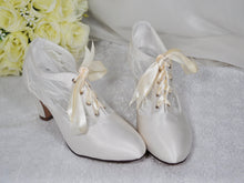 Load image into Gallery viewer, Block Heel Boots | White or Ivory