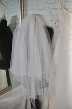 Load image into Gallery viewer, Two Tier Glitter Veil with Pearl and Crystal