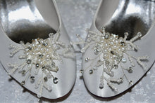 Load image into Gallery viewer, Pearl Shoe Clips
