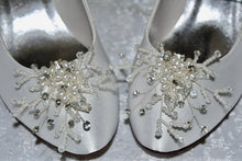 Load image into Gallery viewer, Pearl Shoe Clips