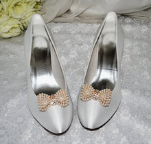 Load image into Gallery viewer, Pearl Shoe Clips