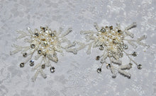 Load image into Gallery viewer, Pearl Shoe Clips