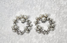 Load image into Gallery viewer, Silver and Pearl Shoe Clips