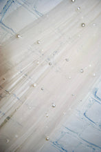 Load image into Gallery viewer, Single Tier Pearl Veil | 75cm - 100cm | Champagne