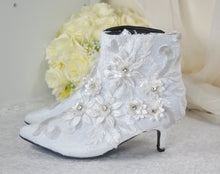 Load image into Gallery viewer, Janet