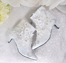 Load image into Gallery viewer, Janet