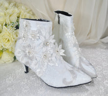 Load image into Gallery viewer, Janet