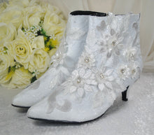 Load image into Gallery viewer, Janet