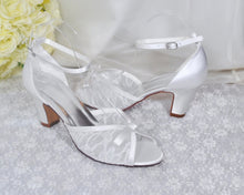 Load image into Gallery viewer, Lace Block Heel Sandals | Ivory or White