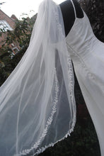 Load image into Gallery viewer, Leaf Detailed Veil | White or Ivory | 100 - 300cm