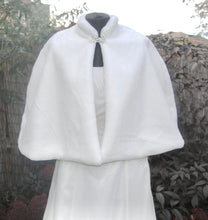 Load image into Gallery viewer, Fur Bridal Cape
