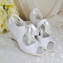 Load image into Gallery viewer, Lace Wedge Heel Shoes