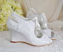 Load image into Gallery viewer, Lace Wedge Heel Shoes