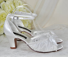 Load image into Gallery viewer, Pearl & Lace Block Heels