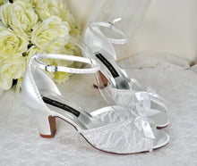 Load image into Gallery viewer, Pearl & Lace Block Heels