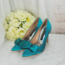 Load image into Gallery viewer, Teal Satin Bridal Set: Handmade Heels, Clutch Bag, Fascinator
