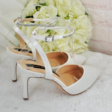 Load image into Gallery viewer, Ivory Satin Bridal Set: Slingback Heels, Clutch Bag, Sinamay Fascinator
