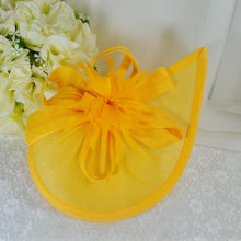Load image into Gallery viewer, Mustard Yellow Fascinator Hat &amp; Textured Bag Set
